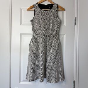 Banana Republic Black and Off White Geometric Fit and Flare Midi Dress Size 00P